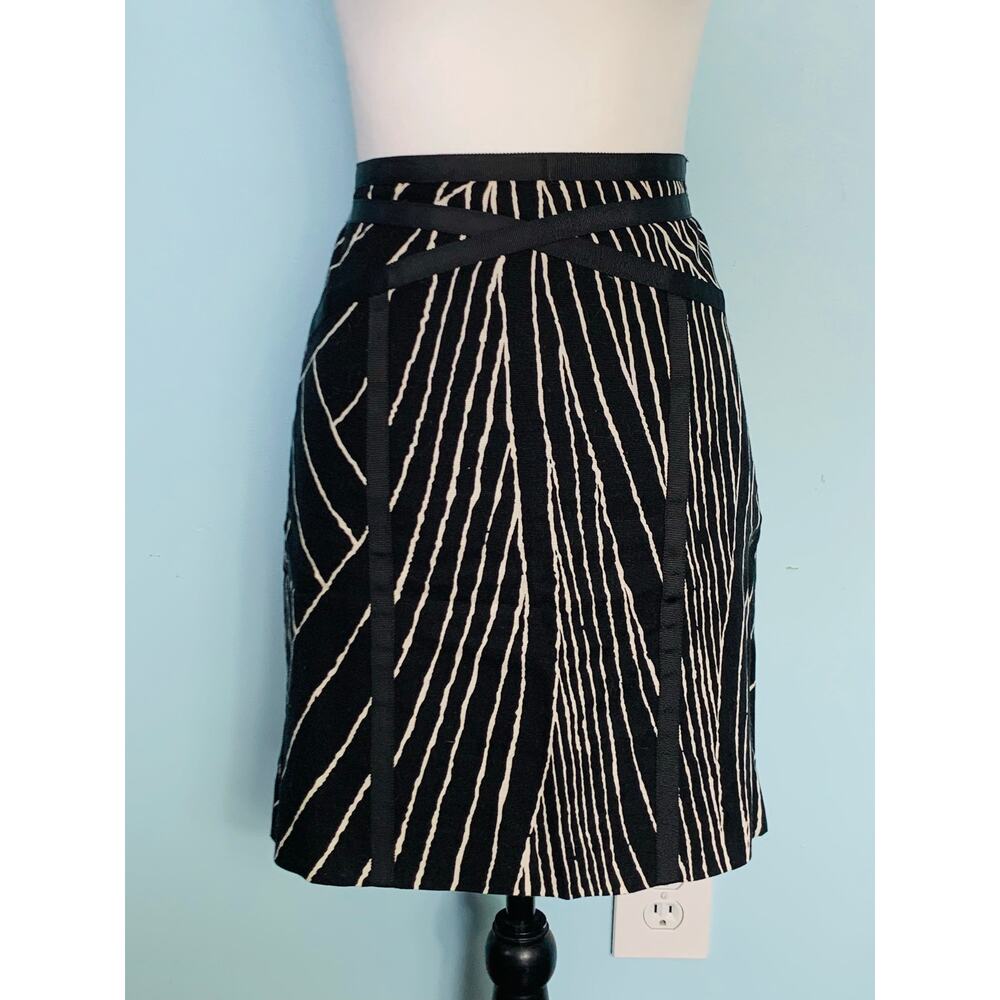 Ann Taylor Black and White Skirt with Grosgrain Trim Size 2